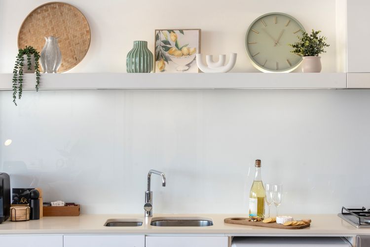 Coastal Comfort in Surfers. 1BR + Study