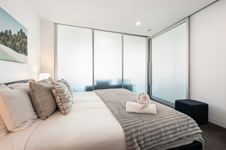 Coastal Comfort in Surfers. 1BR + Study