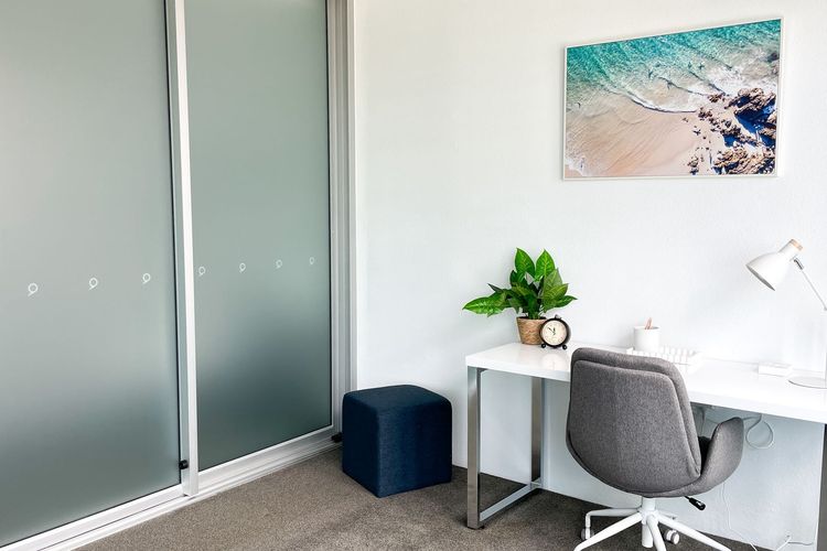 Coastal Comfort in Surfers. 1BR + Study