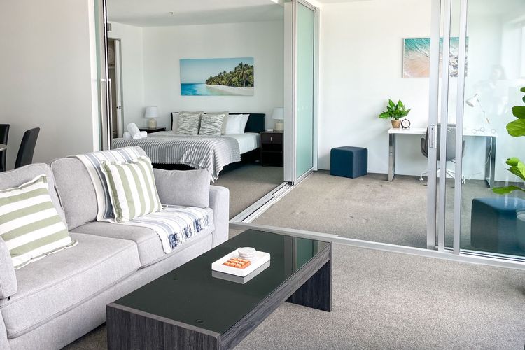 Coastal Comfort in Surfers. 1BR + Study