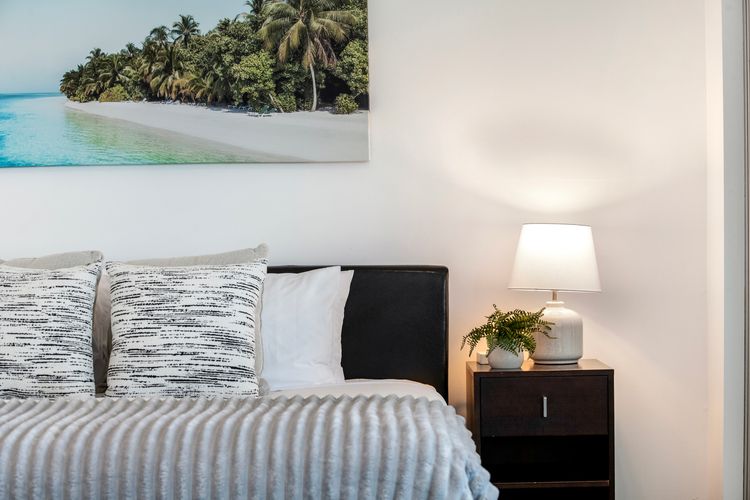 Coastal Comfort in Surfers. 1BR + Study