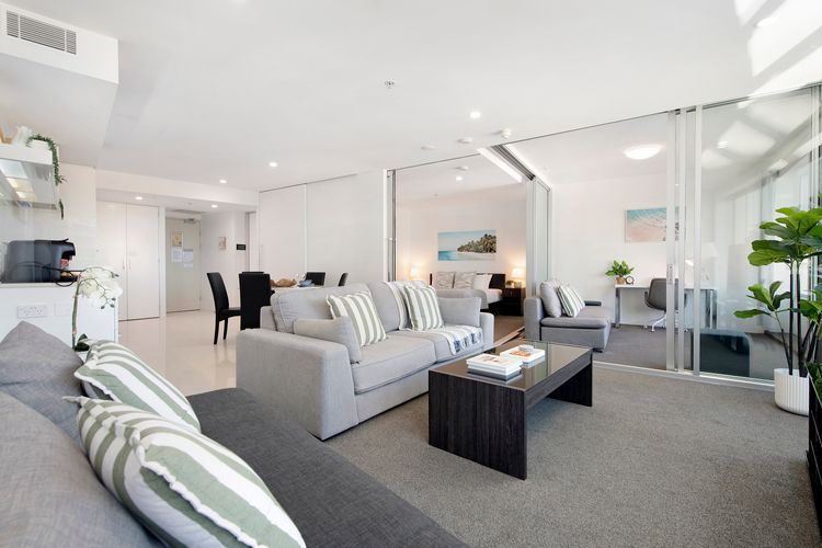 Coastal Comfort in Surfers. 1BR + Study