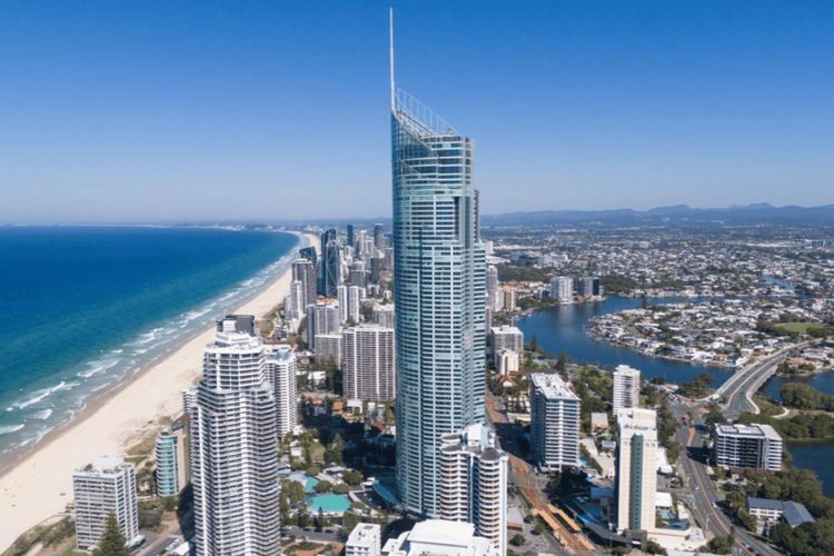 Coastal Comfort in Surfers. 1BR + Study