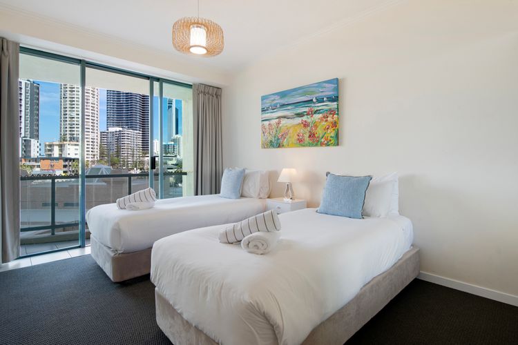 Family Fun at Sun City 3BR Near Beach