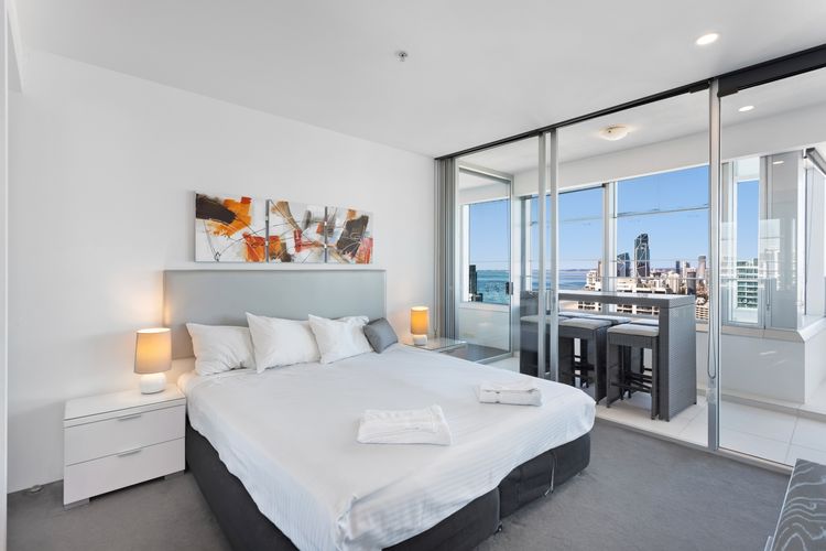 Luxury 3 Bedroom Apartment with Ocean Views