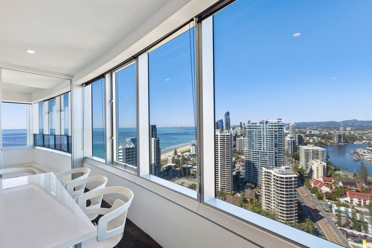 Luxury 3 Bedroom Apartment with Ocean Views