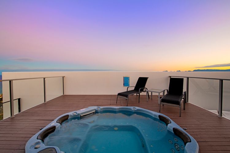 Private Rooftop Spa Penthouse apartment – Sierra Grand