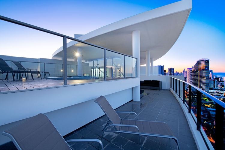 Private Rooftop Spa Penthouse apartment – Sierra Grand