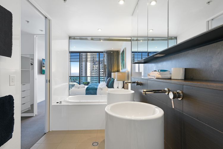 Oracle Broadbeach Gorgeous Modern 2 Bed 1 Bath Apartment