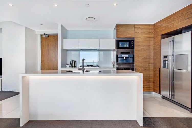 Oracle Broadbeach Gorgeous Modern 2 Bed 1 Bath Apartment