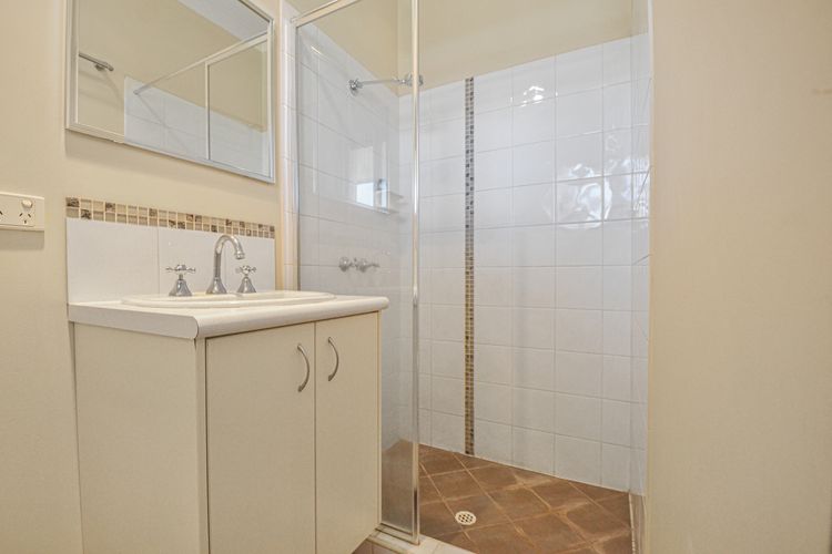 Marvellous McKay 3×2 Close to CBD