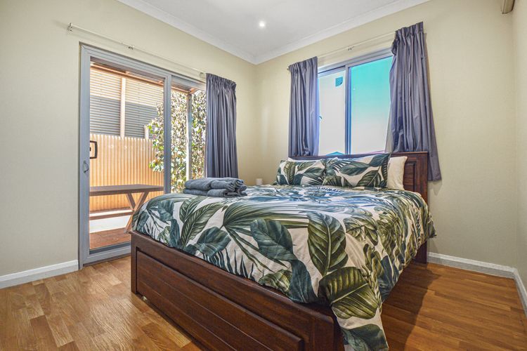 Marvellous McKay 3×2 Close to CBD