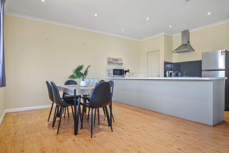 Marvellous McKay 3×2 Close to CBD