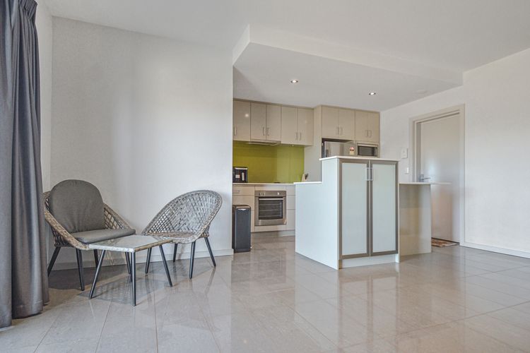 Dashing Delight Stylish 1×1