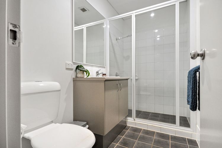 Supersized Studio Inexpensive 1×1