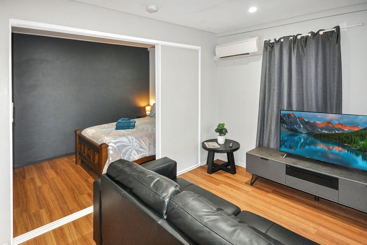 Supersized Studio Inexpensive 1×1