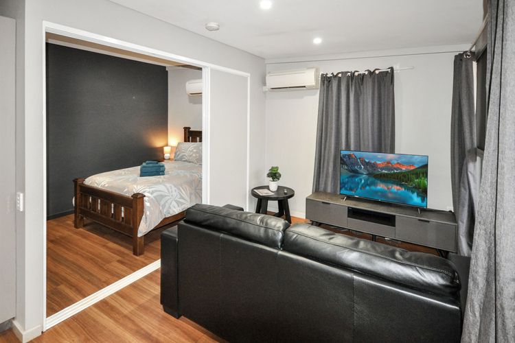 Supersized Studio Inexpensive 1×1