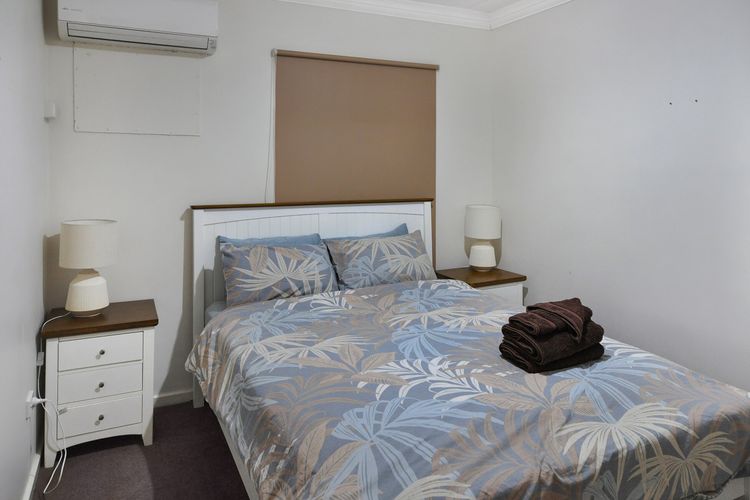 Ample Anderson Ground Level 2×1