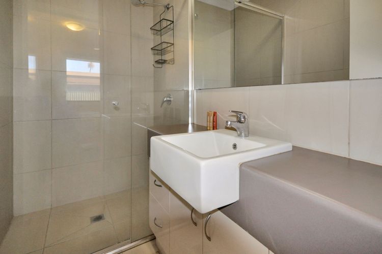 Cozy Kingsmill – 3×3 – 8/9 Kingsmill St