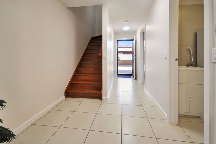 Cozy Kingsmill – 3×3 – 8/9 Kingsmill St