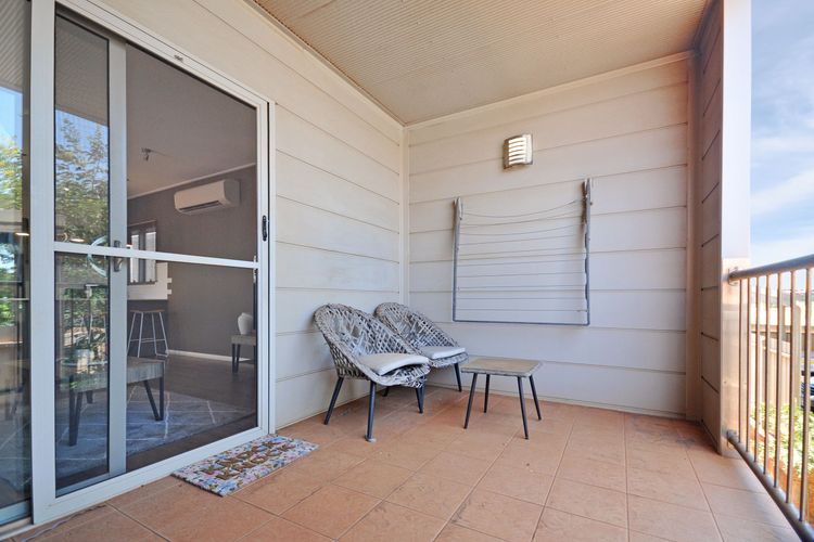 Contemporary Crib Generous 1×1