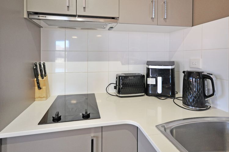 Contemporary Crib Generous 1×1