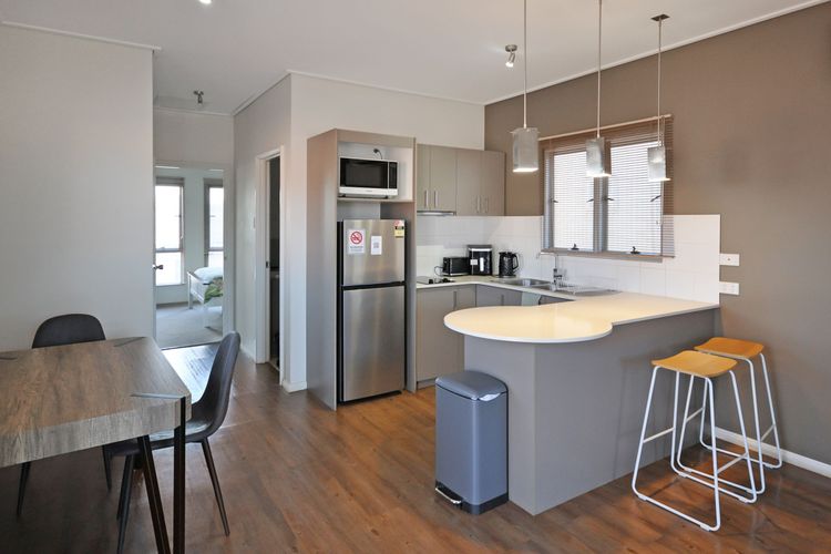 Contemporary Crib Generous 1×1