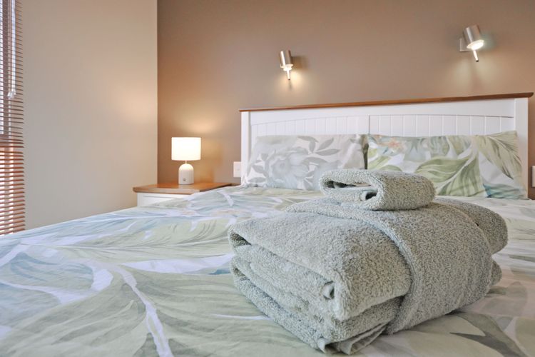 Contemporary Crib Generous 1×1