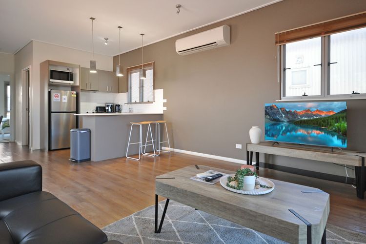 Contemporary Crib Generous 1×1