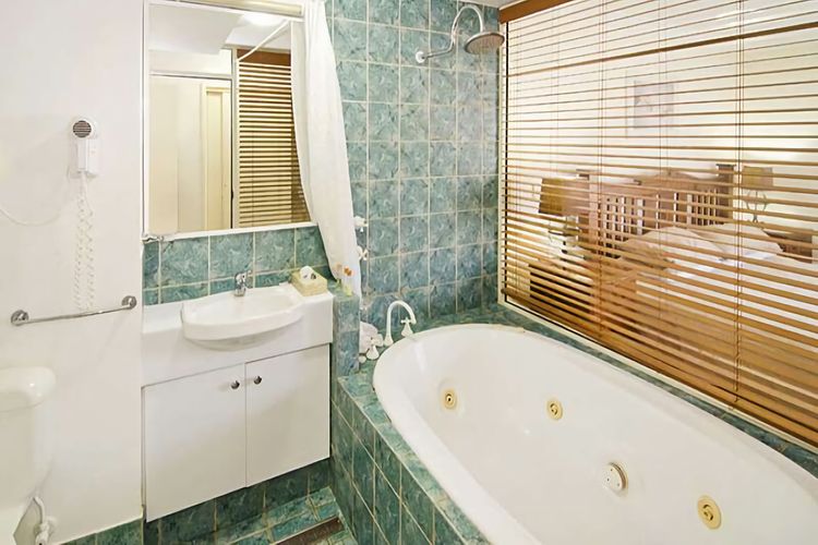 Sixteen at Cape View Escapes