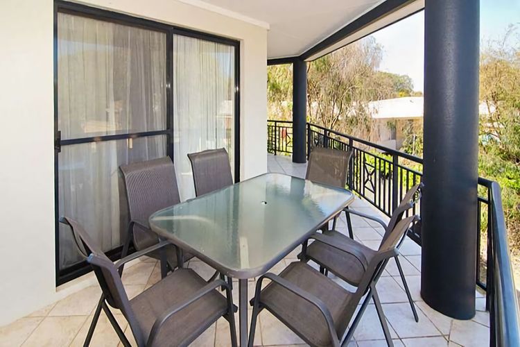 Sixteen at Cape View Escapes