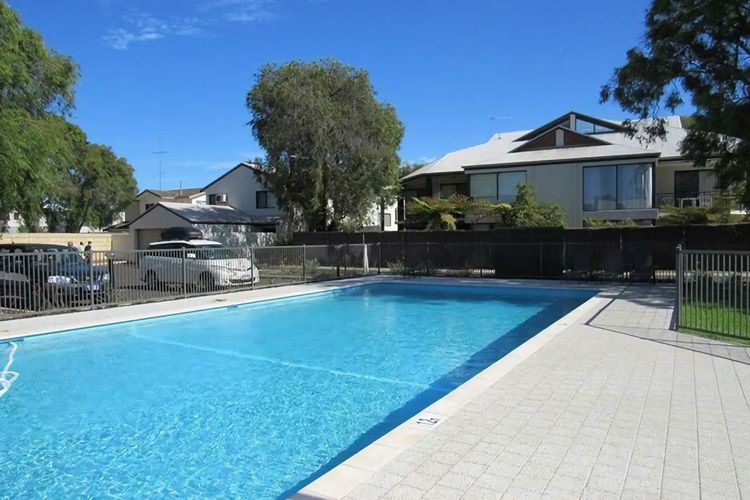Sixteen at Cape View Escapes