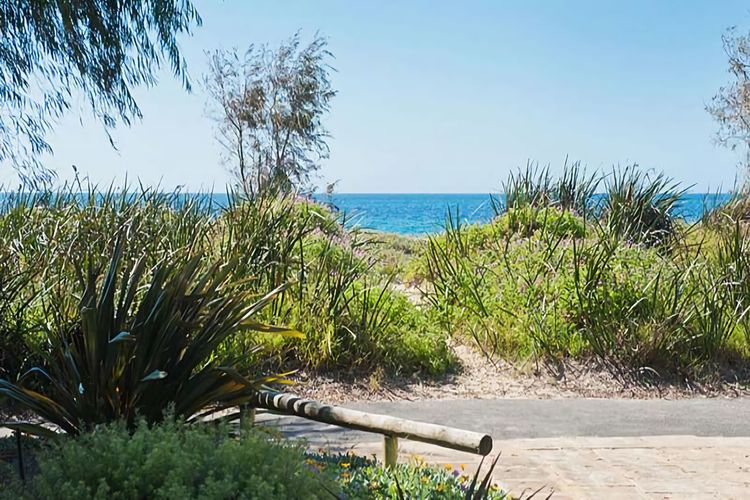 Sixteen at Cape View Escapes