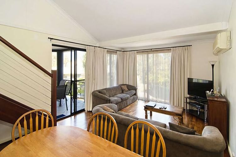 Sixteen at Cape View Escapes