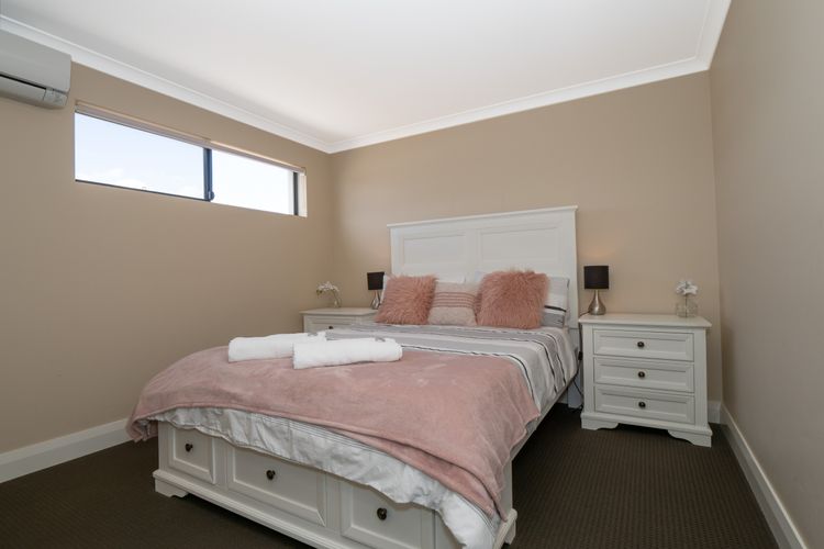 Ocean View Executive Apartment 4