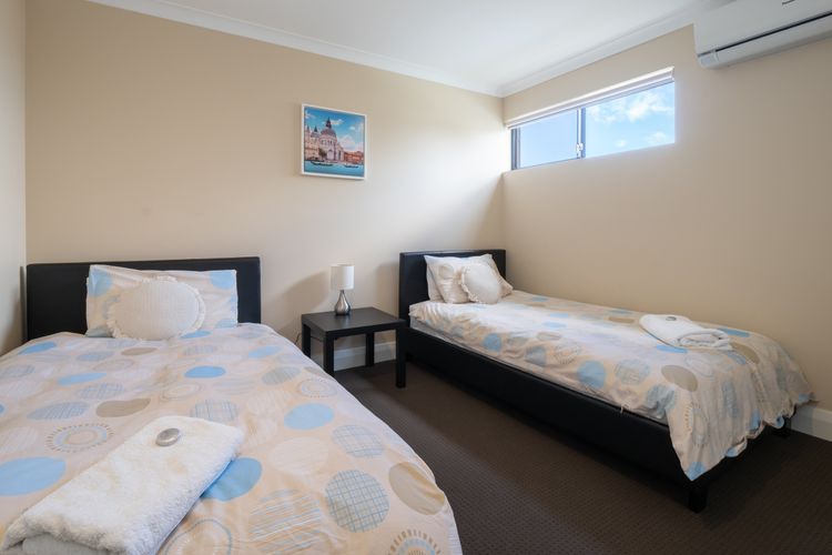 Ocean View Executive Apartment 4