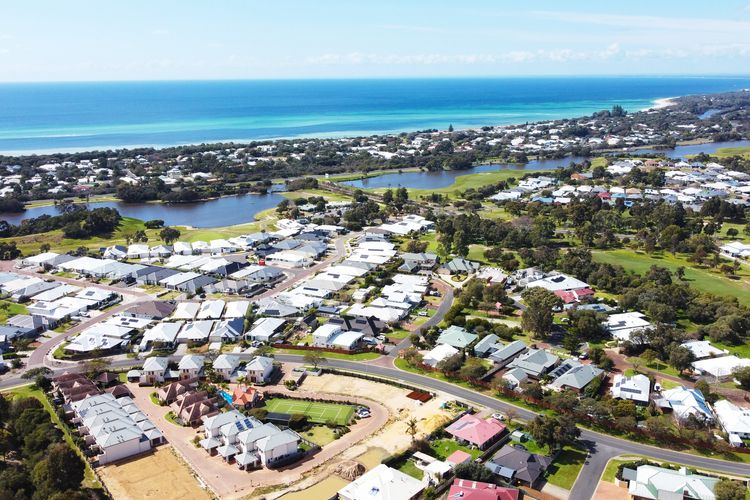 Pool and Putt Paradise