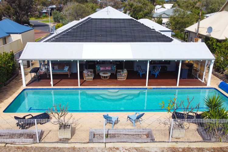 Pool and Putt Paradise