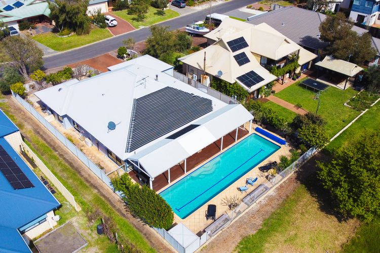 Pool and Putt Paradise