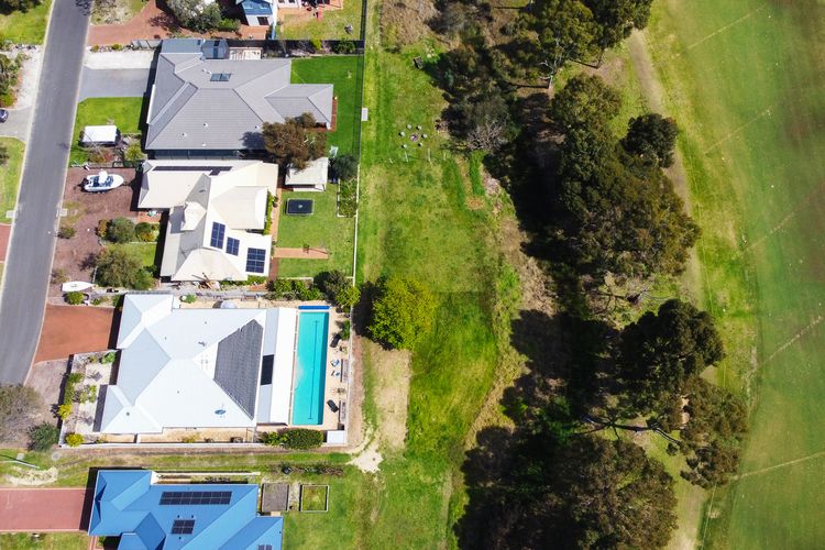 Pool and Putt Paradise