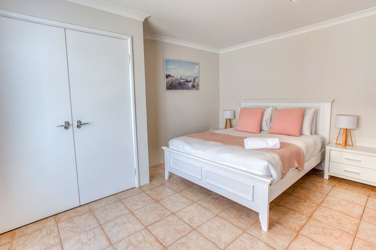 Pool and Putt Paradise