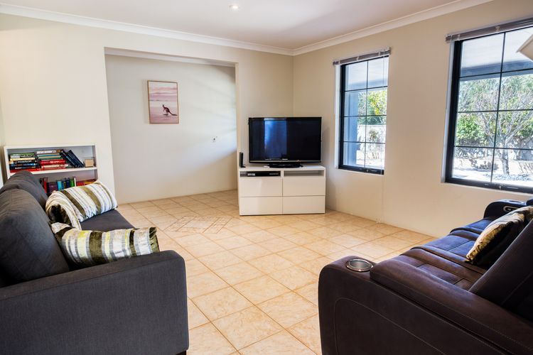 Pool and Putt Paradise