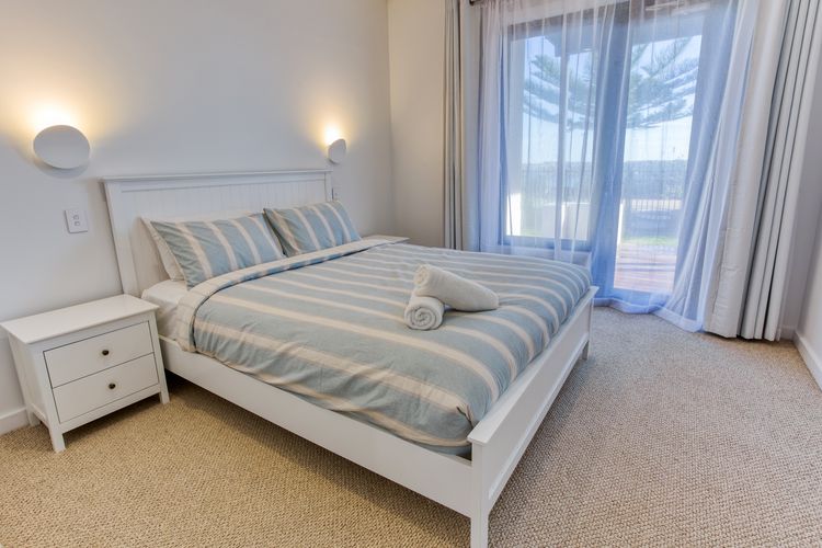 Beachfront Lagoon Retreat – Port Geographe