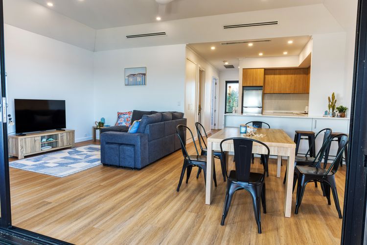 Beachfront Lagoon Retreat – Port Geographe