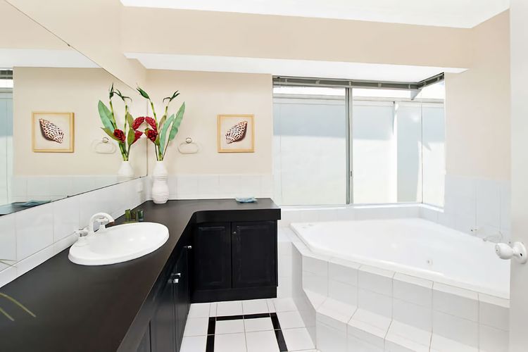 Busselton Beach House with WiFi