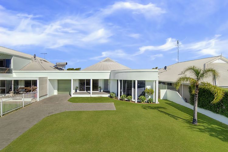 Busselton Beach House with WiFi