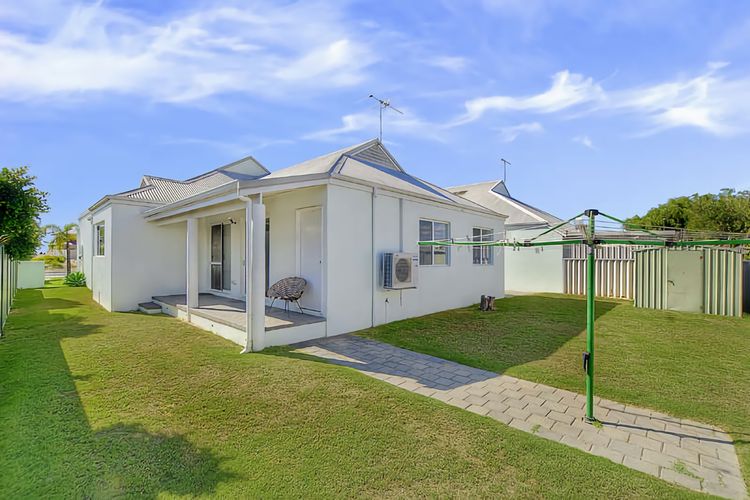 Busselton Beach House with WiFi