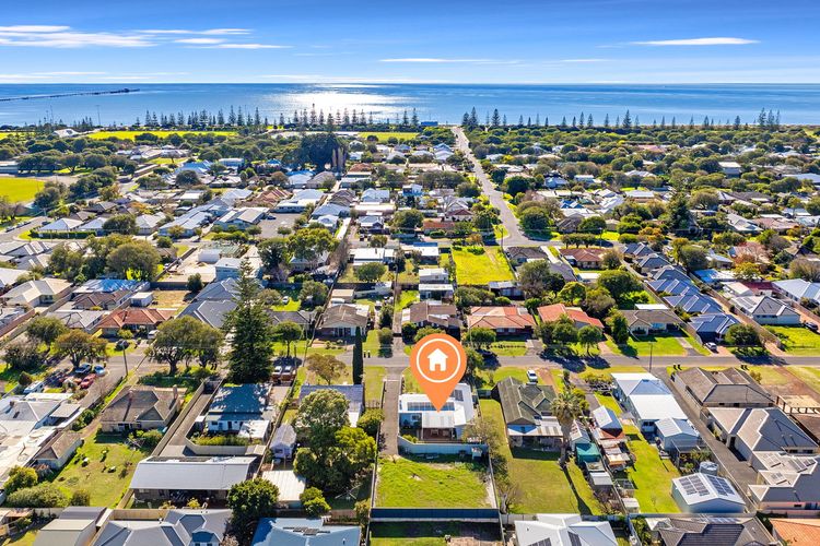 Fairbairn Beach House