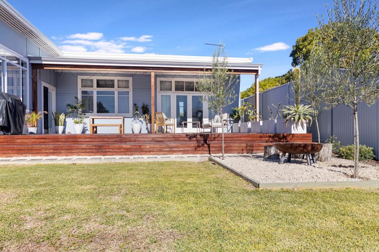 Fairbairn Beach House