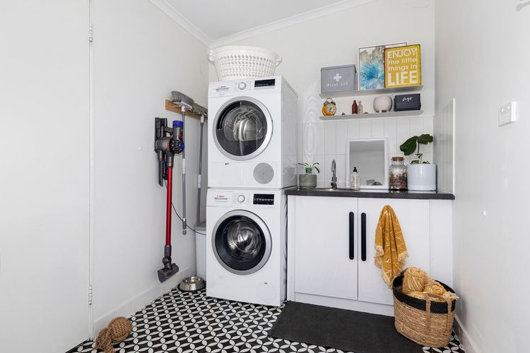 Fairbairn Beach House